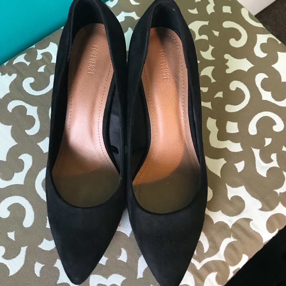 NEVER WORN Forever 21 black suede heels